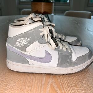 Rare Women’s Nike Air Jordan 1 Mid - White/Aluminum-Wolf Grey size 6.5